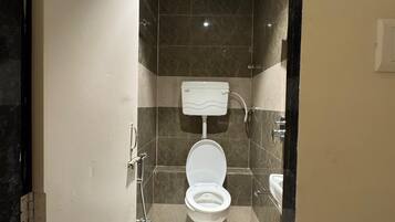 Double Room, City View | Bathroom