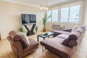 TV, offices - Spacious 3BR Apt in Rio Grande (Mameyes II)