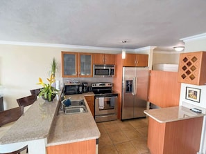 Fridge, microwave, stovetop, dishwasher