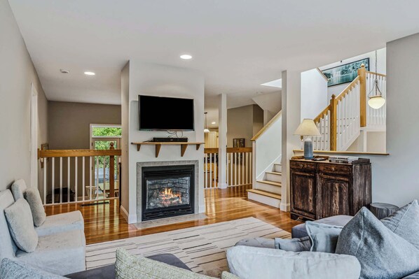 TV, fireplace, offices