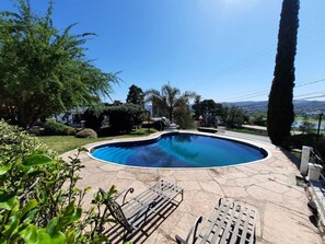 Sesongbasert utendørsbasseng