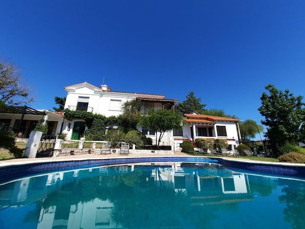 Seasonal outdoor pool - Posada la Villa (Villa Carlos Paz)