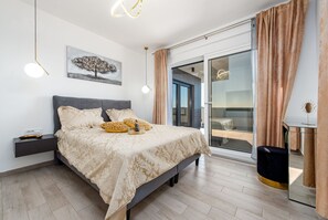 4 slaapkamers, een strijkplank/strijkijzer, gratis wifi, beddengoed