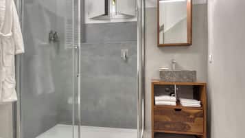 Suite Junior, vista cortile | Bagno | Accappatoio