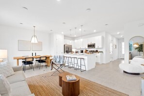 TV - 673 BRAND NEW 3BR Luxury House by Disney Orlando (Davenport)