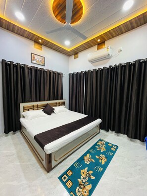 Deluxe Room, 1 King Bed, Air conditioning - Rudransh Vintage Home (Varanasi)
