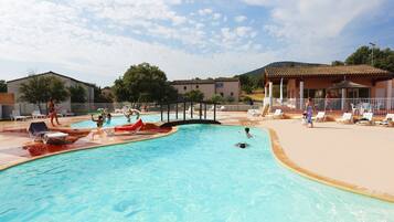 獨棟房屋 | 游泳池 | 室內游泳池和室外游泳池