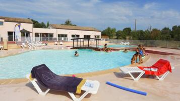 Rumah | Kolam renang | Kolam renang indoor dan kolam renang outdoor