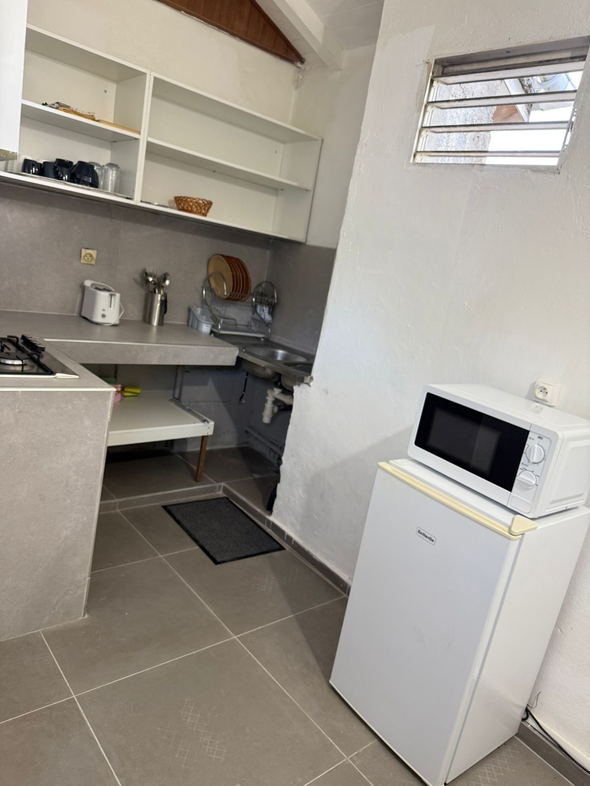 雪櫃、微波爐、焗爐、爐具