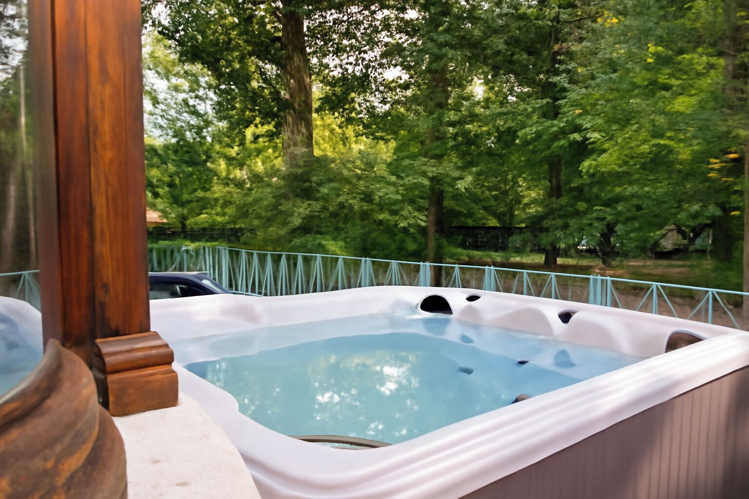 Outdoor spa tub