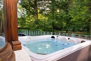 Bain à remous extérieur