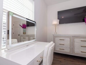 3 bedrooms, desk, iron/ironing board, WiFi
