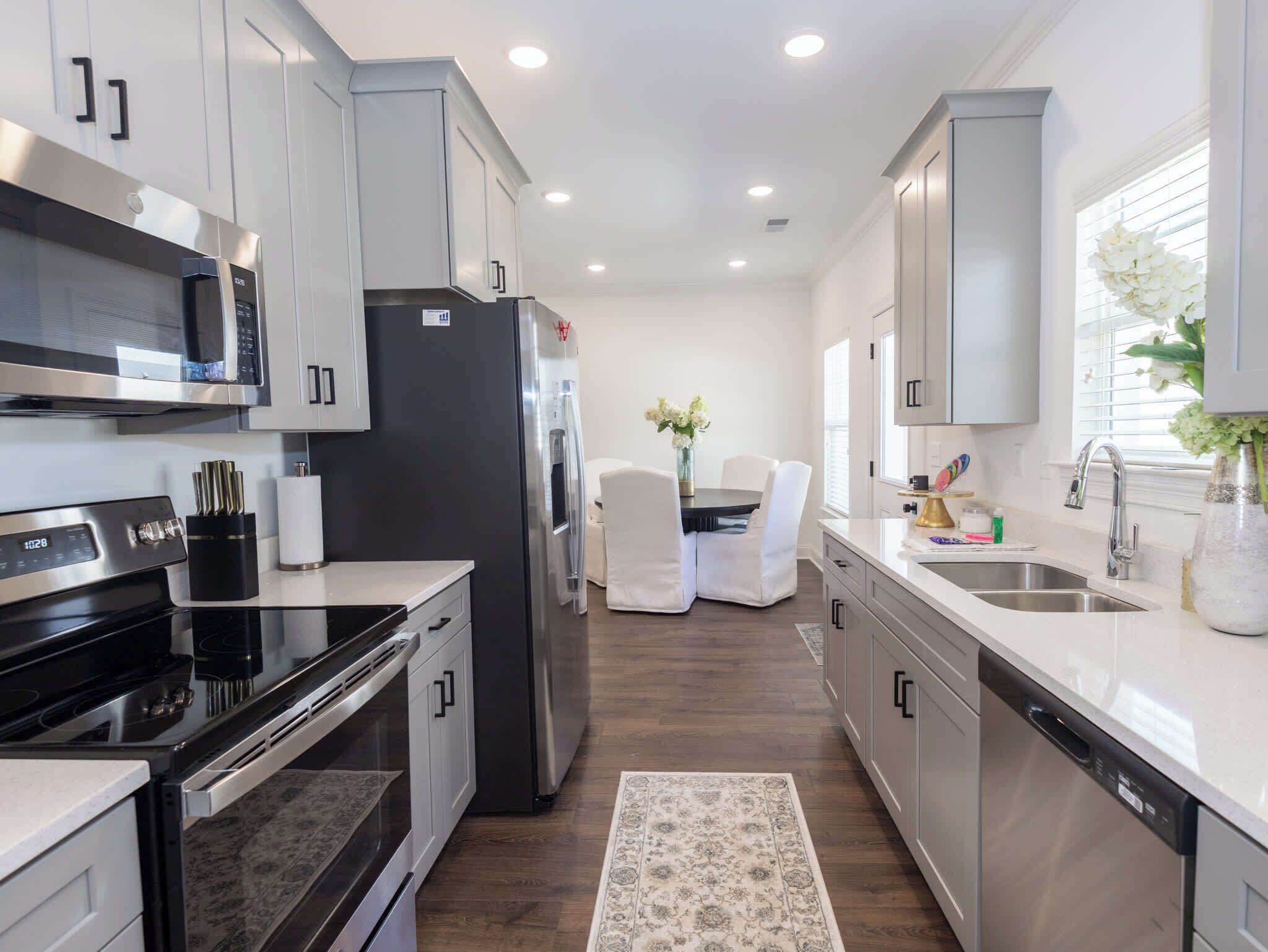 Refrigerador, microondas, placa de cocina, lavavajillas