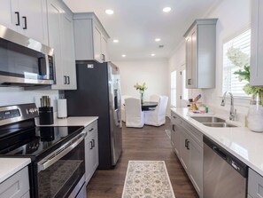 Fridge, microwave, stovetop, dishwasher