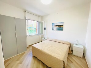 2 bedrooms - Villa with garden near the beach (Bibione)