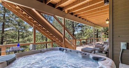 New | Immaculate Cabin | Gym | HotTub | Golf View