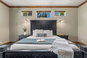 5 chambres, bureau, fer et planche à repasser, lit parapluie