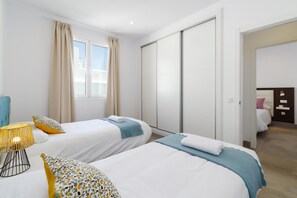 3 chambres, fer et planche à repasser, Wi-Fi, draps fournis