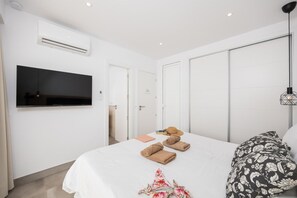 3 habitaciones, tabla de planchar con plancha, wifi y ropa de cama 
