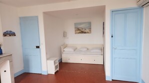 5 bedrooms, iron/ironing board, WiFi