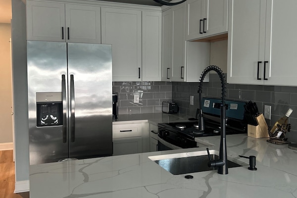 Microondas, horno, placa de cocina, lavavajillas