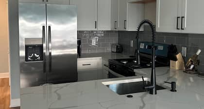 Brand new condo in North Wildwood-close to restaurants/bars!