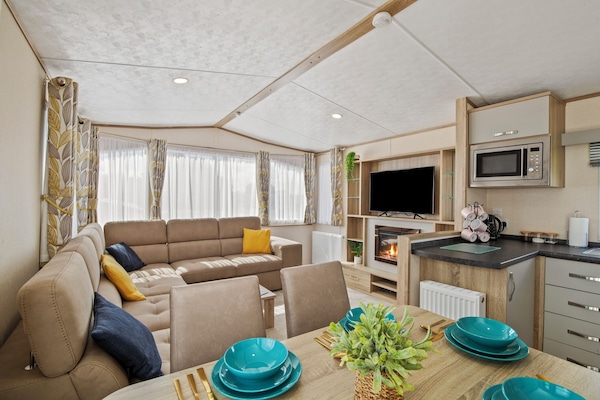 Near Folly Farm, Cosy Retreat