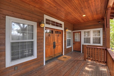 Matterhorn Peak Lodge – Upscale Mountain Escape