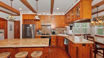 Rumah, Beberapa Tempat Tidur, patio, pemandangan gunung (Matterhorn Peak Lodge) | Dapur pribadi | Lemari es, microwave, oven, dan kompor