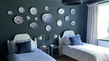 2 bedrooms, bed sheets