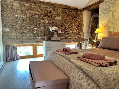Beautiful converted farmhouse with private pool in hamlet near La Chapelle-Bâton