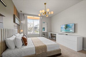 10 sovrum, skrivbord, strykjärn/strykbräda och resesäng