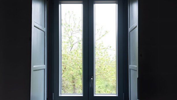 A double door with a view of trees outside. - 'Patata Gialla' Room with Mountain View, Wi-Fi and Air Conditioning (Bormida)