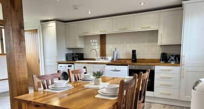 The lodge Sleeps 5 Away from it all self catering property in Newbourne,