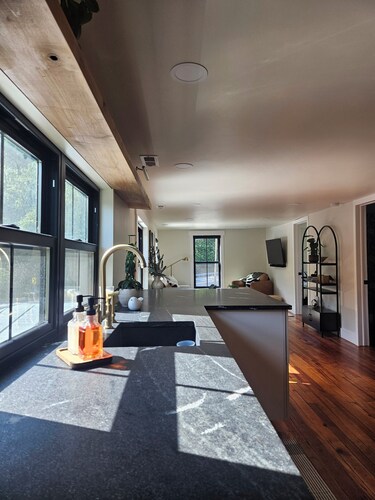 "Over The Ridge"Vintage Modern Apartment