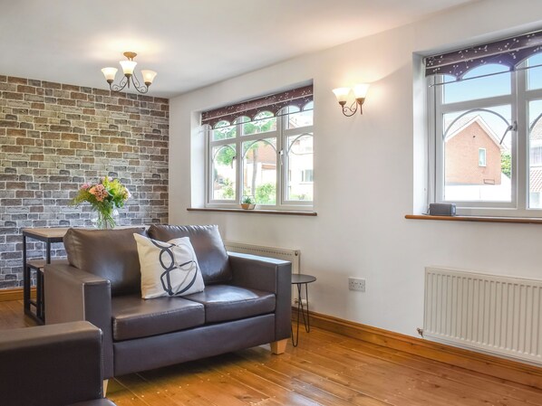 Living area - 2 bedroom accommodation in Whitby (Whitby)