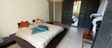 2 slaapkamers, een strijkplank/strijkijzer, gratis wifi, beddengoed