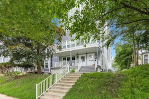Exterior - Modern 3 Bed 3 Bath Condo in Uptown (Minneapolis)