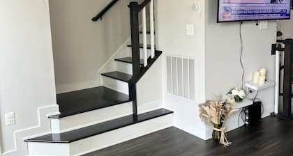Welcoming townhome with WiFi in Hyattsville