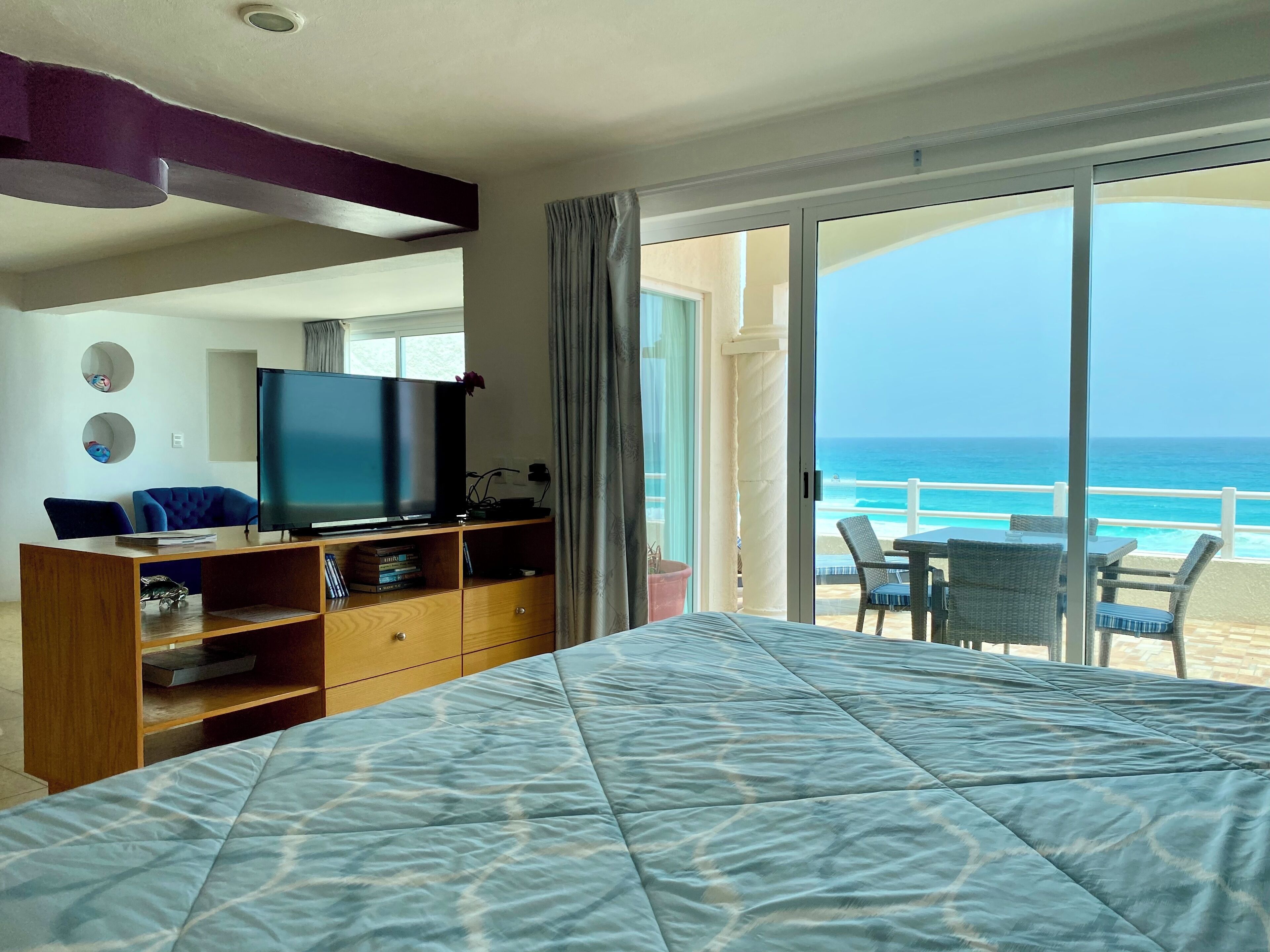 8 chambres, coffres-forts dans les chambres, fer et planche à repasser