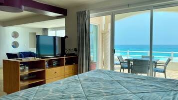 8 bedrooms, in-room safe, iron/ironing board, travel cot