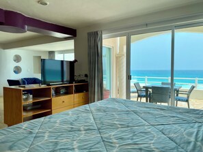 8 chambres, coffres-forts dans les chambres, fer et planche à repasser