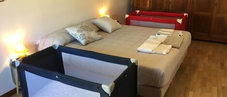 Bügeleisen/Bügelbrett, WLAN, Bettwäsche