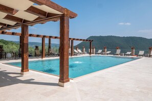 Piscine extérieure (ouverte en saison)