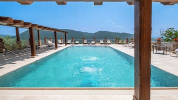 Seasonal outdoor pool