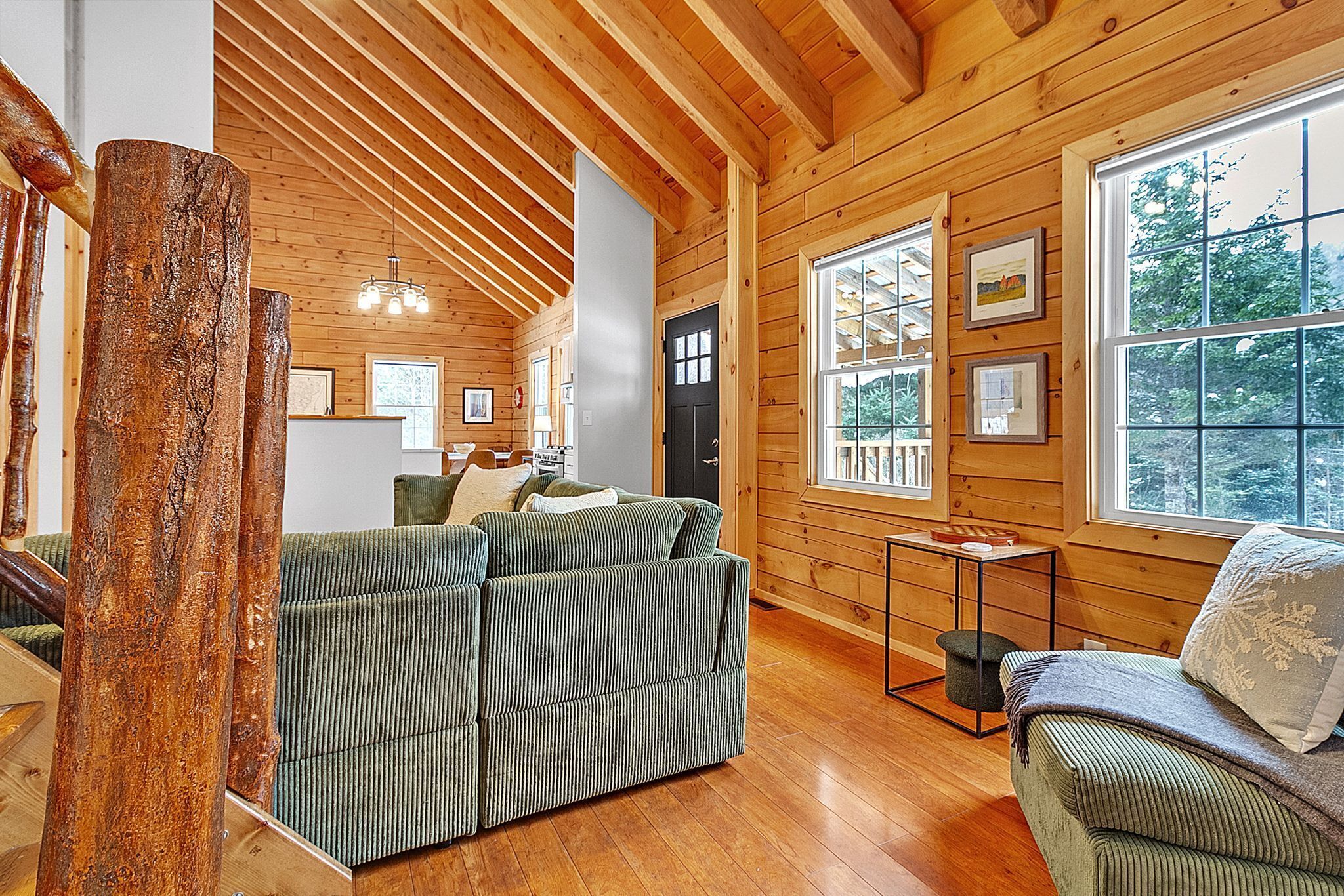 智能电视、书、电脑显示器