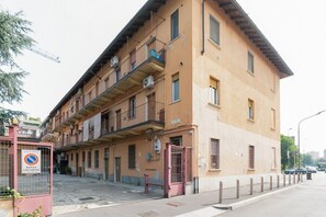 Exterior - GuestHost - Comfortable 75 sqm apartment, ideal for 5 people, located on the second floor of a building without a lift.The property is located in the Trenno district, a few kilometers from the center of Milan, in a residential area, quiet and surrounded  (Milan)