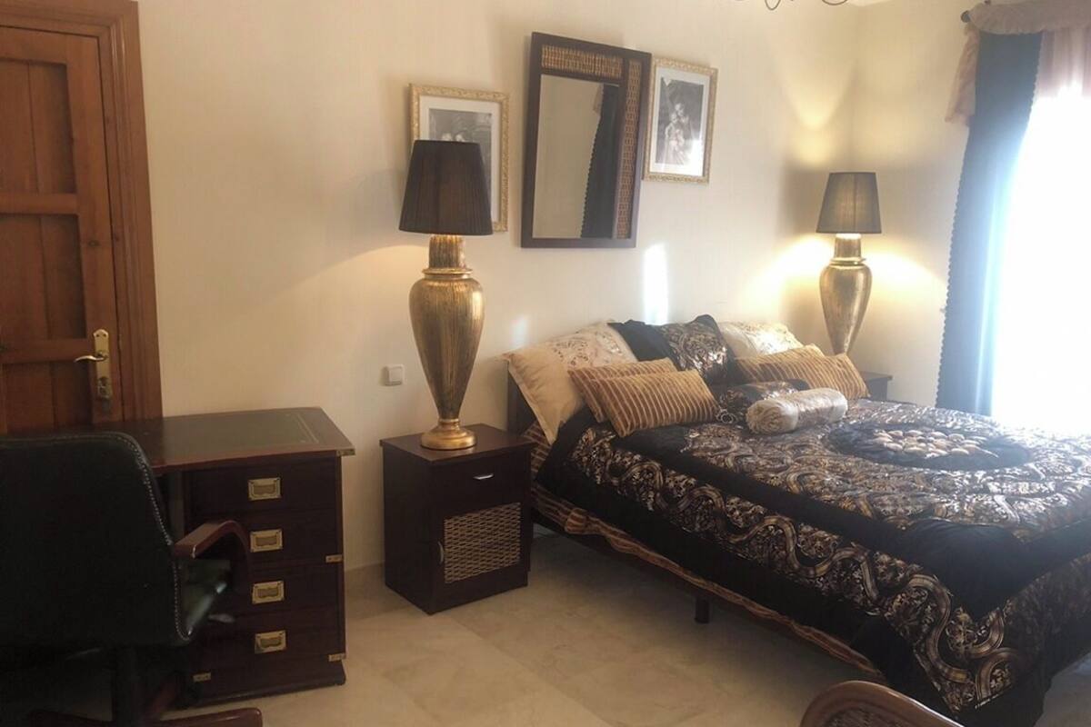 Desk, laptop workspace, iron/ironing board, free WiFi