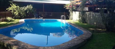 Piscine extérieure (ouverte en saison)