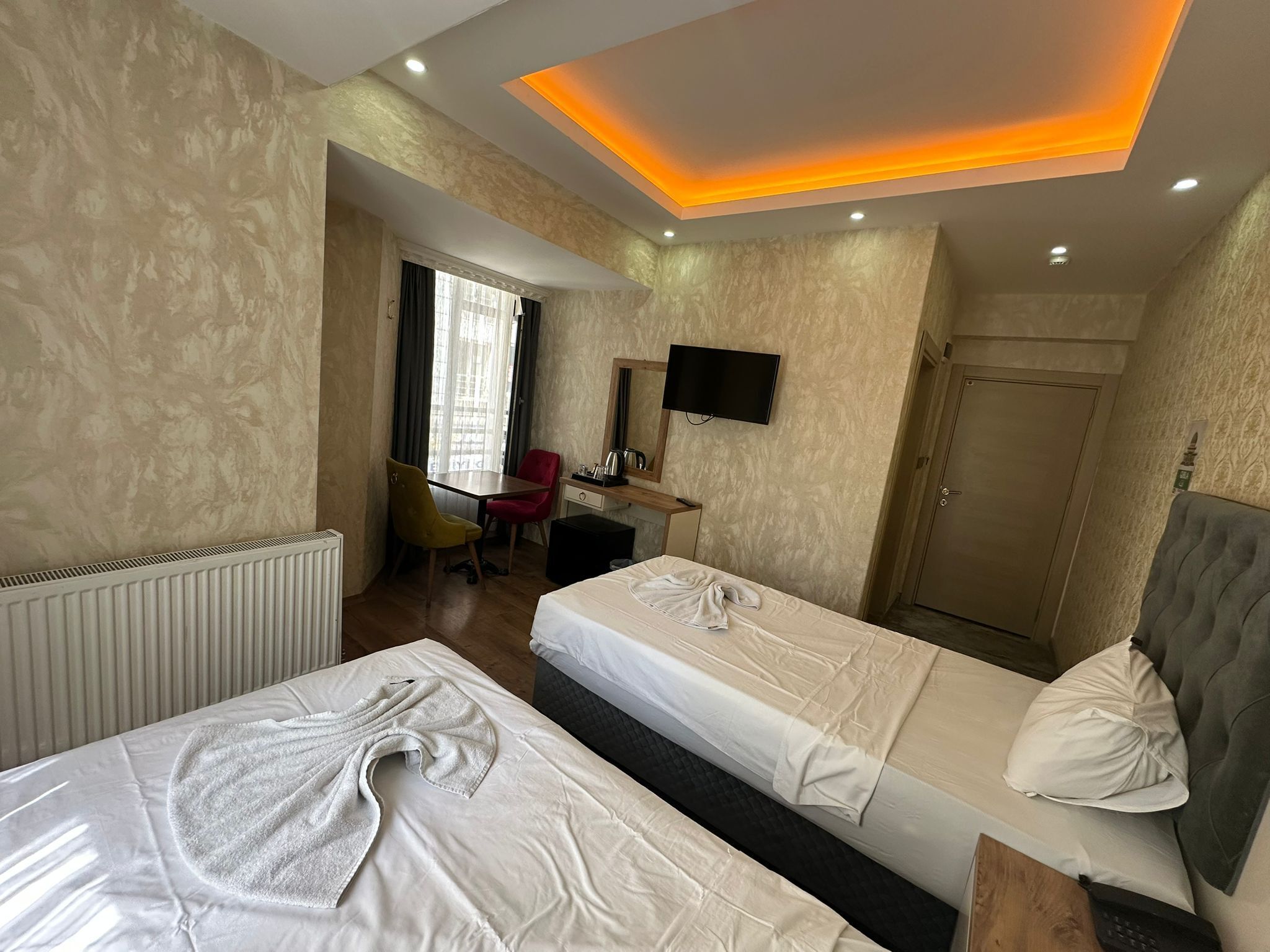 Classic Twin Room | Desk, laptop workspace, free WiFi